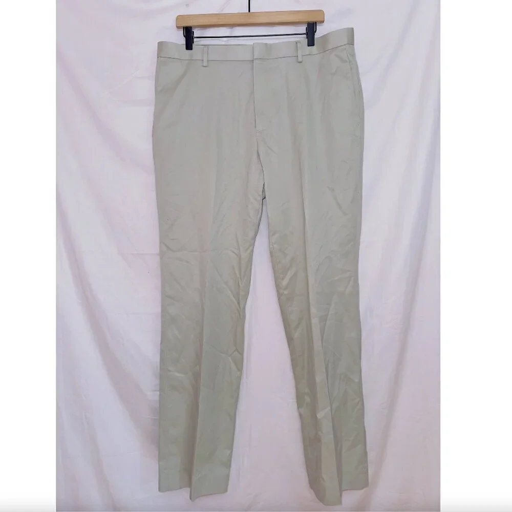 Men's Banana Republic light khaki pleated front non iron tailored slim fit pants